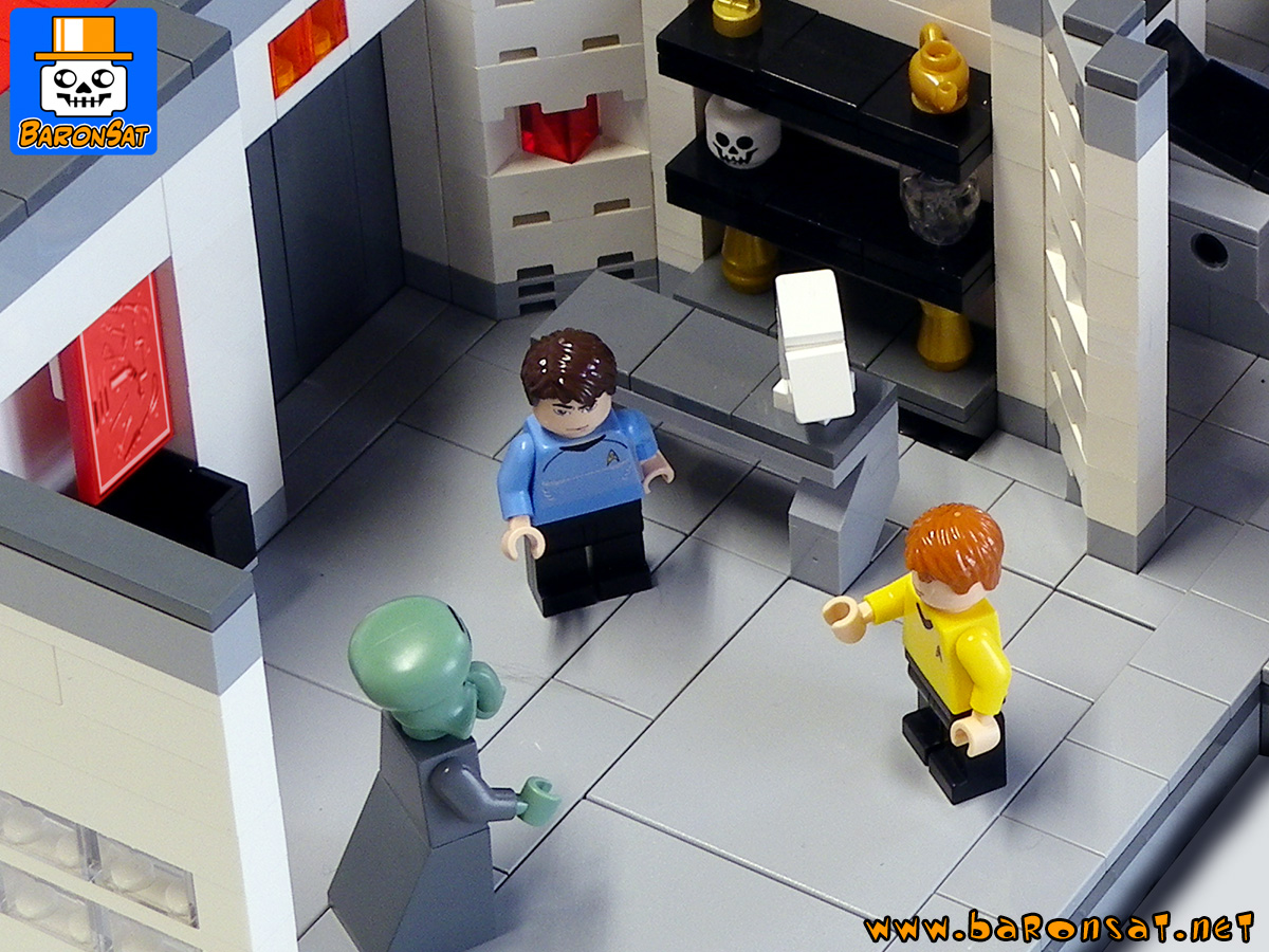 Lego moc Enterprise NCC-1701 Dr Mc Coy Office