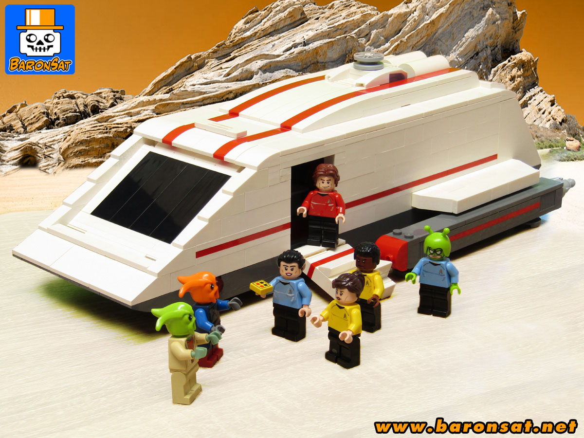 Lego-moc-Diplomatic-Shuttle-Landed