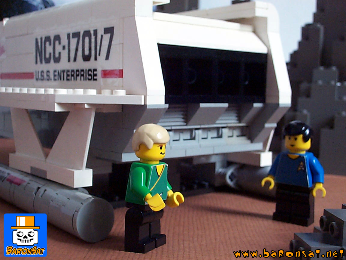 Lego-moc-galileo-seven-Kirk-Spock